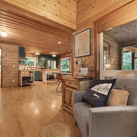 Woods Waves: Luxury Coast Cabin King Beds Pets Tillamook Exterior photo