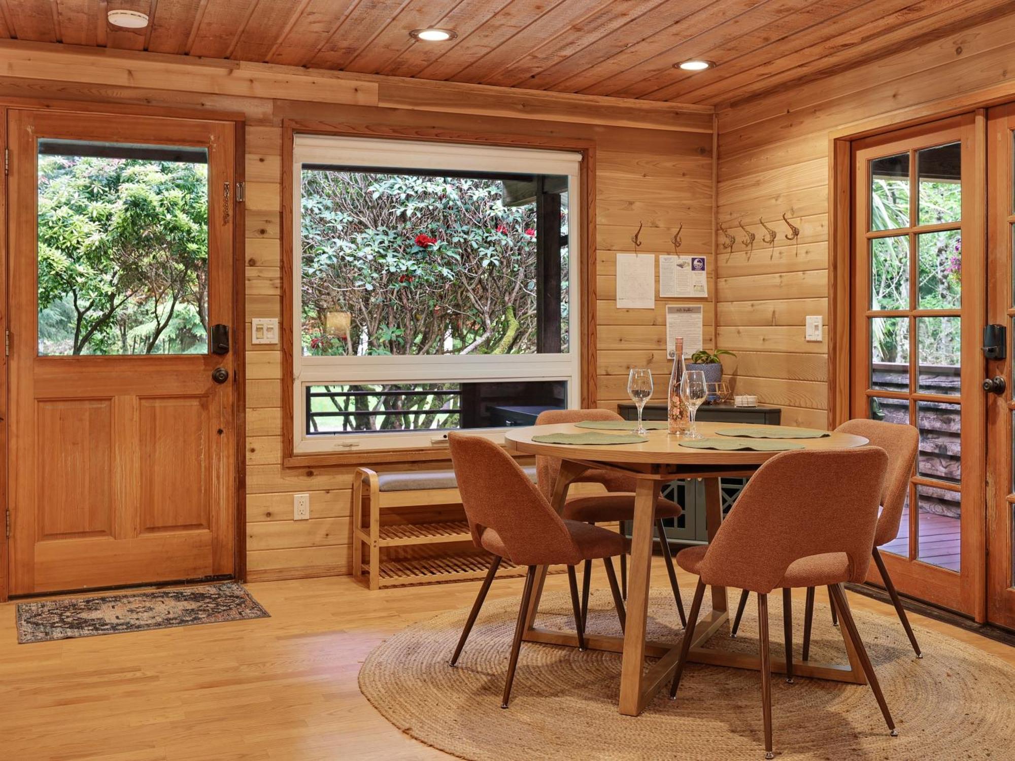 Woods Waves: Luxury Coast Cabin King Beds Pets Tillamook Exterior photo